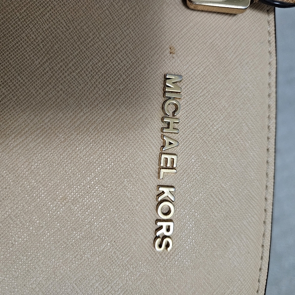 Michael Kors Purse Selma Purse Beige / Cream - Picture 14 of 16